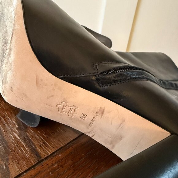 Tory Burch Penelope Point Tor Bootie Black Leather Gold Logo Size 9.5 - Picture 7 of 9